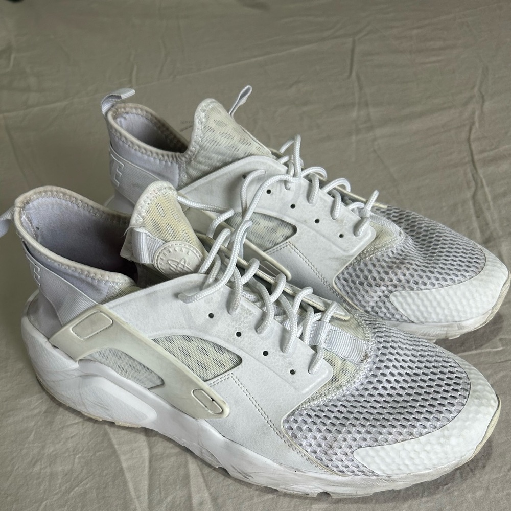 EUC 2015 Nike Air Huarache White on White US 10.5 Mens Running Shoes Sneakers
